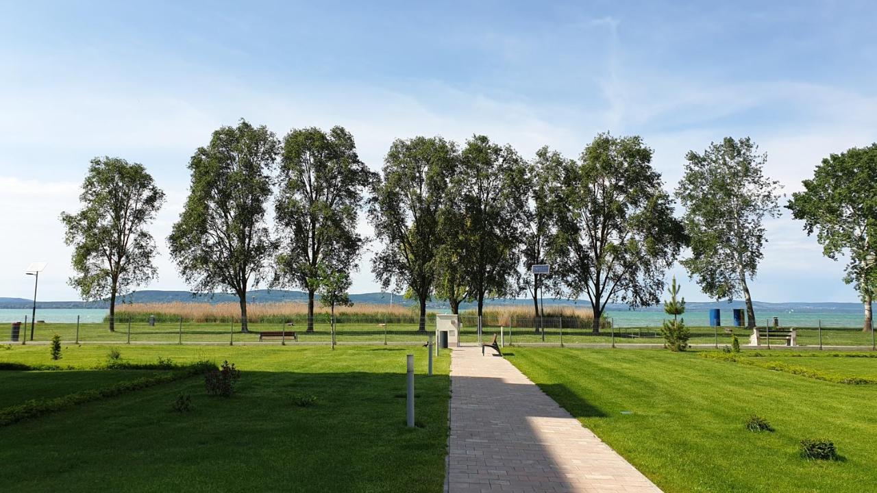 Lelle Resort B20 Balatonlelle Extérieur photo