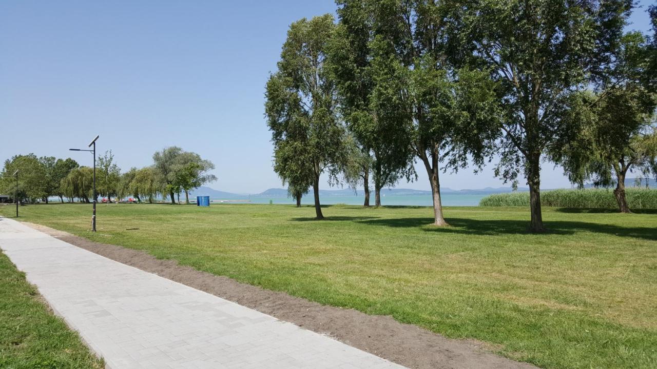 Lelle Resort B20 Balatonlelle Extérieur photo