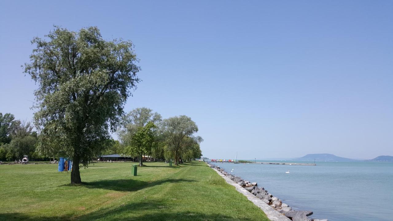 Lelle Resort B20 Balatonlelle Extérieur photo