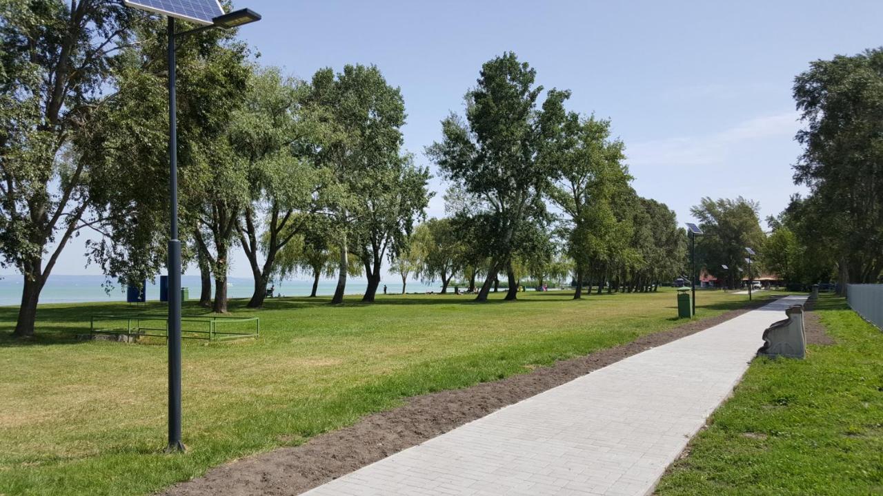 Lelle Resort B20 Balatonlelle Extérieur photo