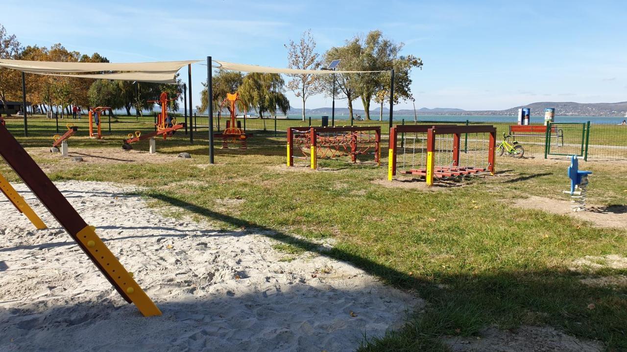 Lelle Resort B20 Balatonlelle Extérieur photo
