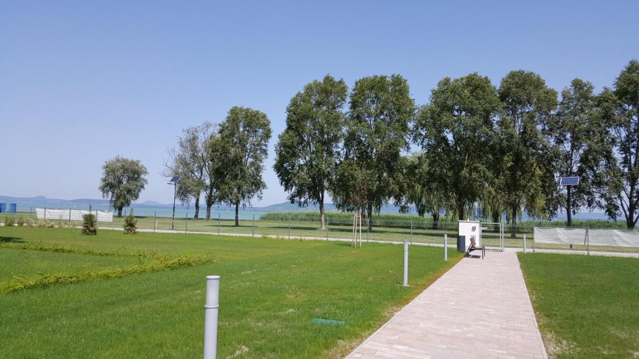 Lelle Resort B20 Balatonlelle Extérieur photo