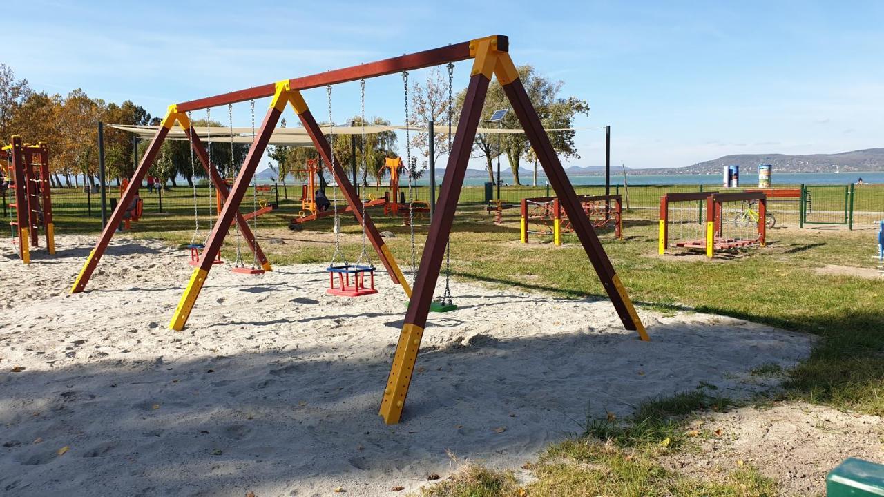 Lelle Resort B20 Balatonlelle Extérieur photo